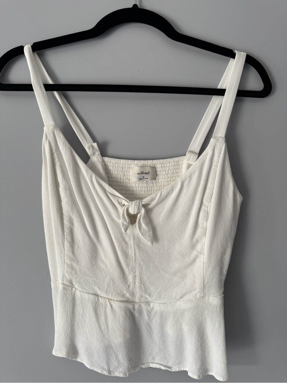 Wilfred Aritzia White Tie-Front Smocked Back Tank Top. Size: M